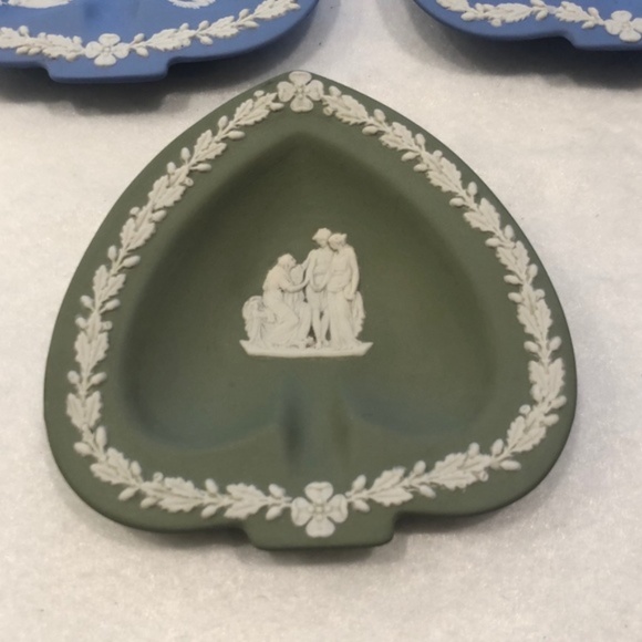 VINTAGE WEDGWOOD JASPERWARE ASHTRAYS - SET OF 2 BLUE & 1 GREEN - Picture 7 of 16